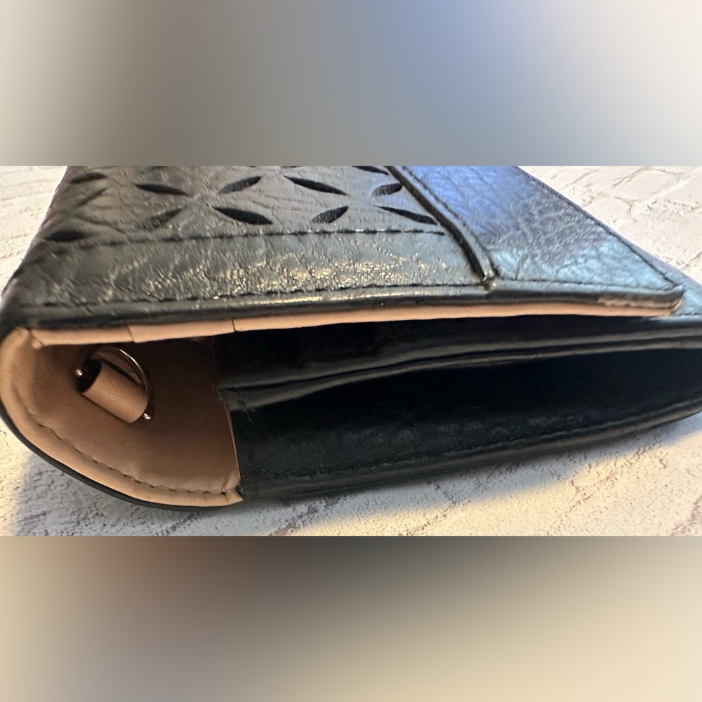Kate Spade Wallet. - Picture 10 of 11